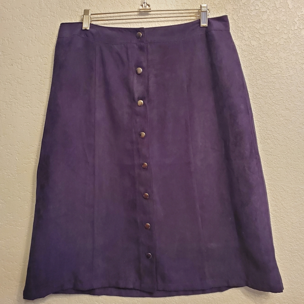 Croft & Barrow faux suede front snap skirt